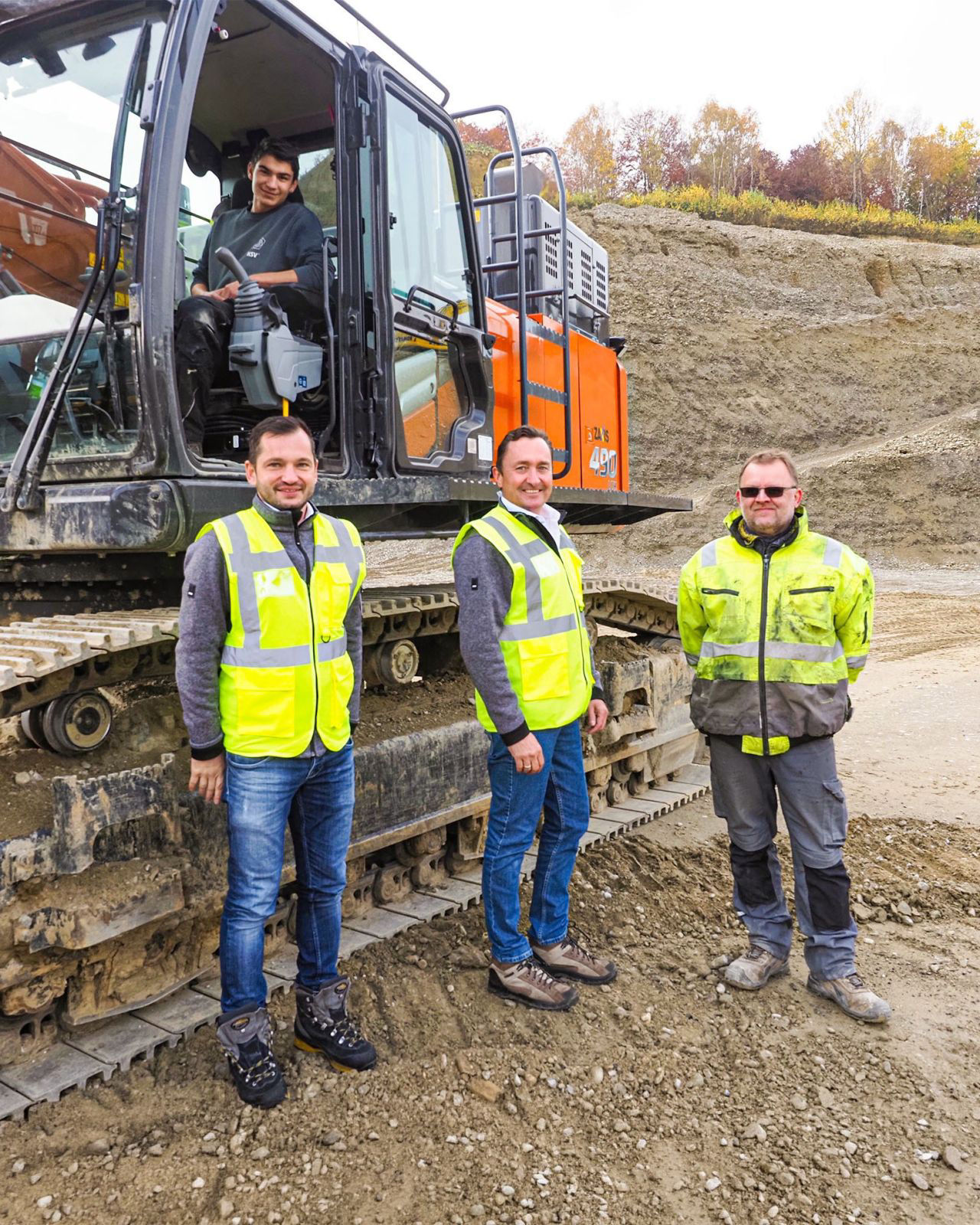 Hitachi ZX490-7 offers comfort and reliability in challenging